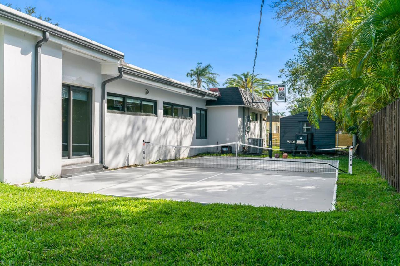 Stylish Haven Heated Pool Pool Table L28 Villa Cutler Bay Exterior photo